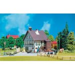 FALLER 130280 Haus mit Storchennest H0 - Ansicht 1