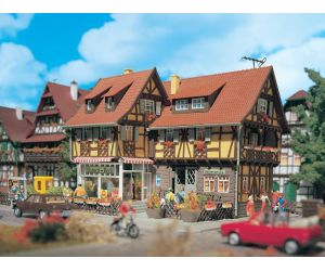 Vollmer 43633 Bäckerei mit Inneneinrichtung und Beleuchtung H0