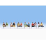 NOCH 15832 Menschen im Biergarten und Oktoberfest