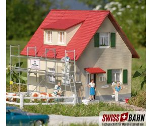 PIKO 62072 Wohnhaus mit Gerüst - Baustelle Spur G - Ansicht 1