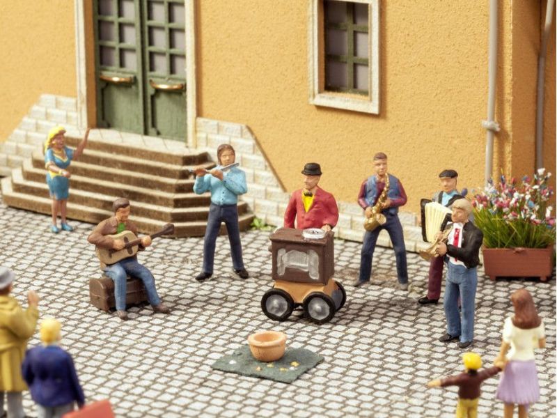 NOCH 12820 Musicien de rue avec module de puce sonore réel