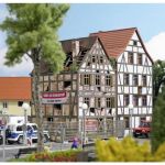 Busch 1668 Verfallenes Stadthaus - Echtholz Bausatz - H0 - Ansicht 1