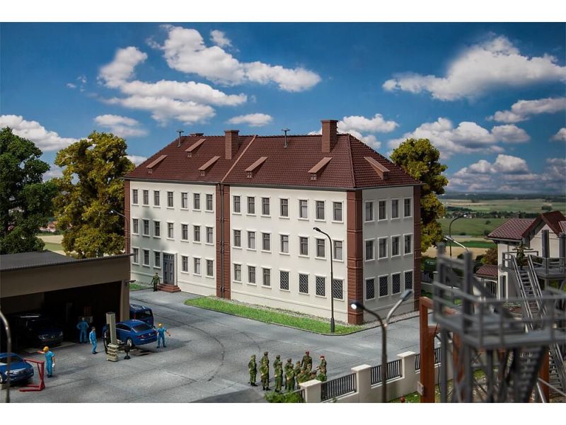 FALLER 190771 Edificio per truppe dell'esercito...