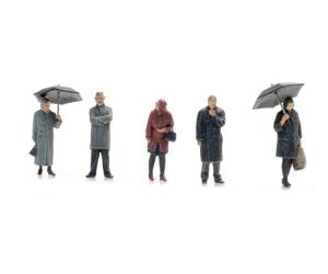 ARTITEC 5870003 Personen bei Regen mit Schirm, H0
