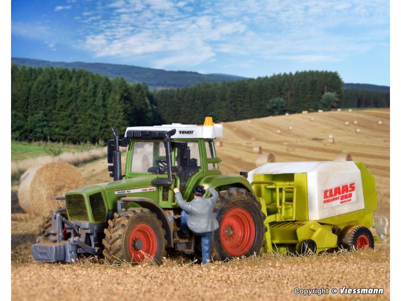 KIBRI 12233 Trattore FENDT con attrezzature, H0...