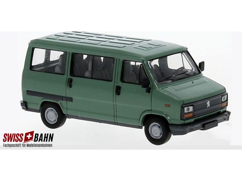 BREKINA 34904 bus Peugeot J5 vert, année 1982 H0