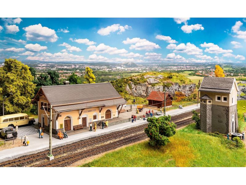 FALLER 190059 Ensemble de gare Susch - ACTION !