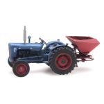 ARTITEC 387.347 Ford Traktor mit Heckstreuer, H0 - Ansicht 1