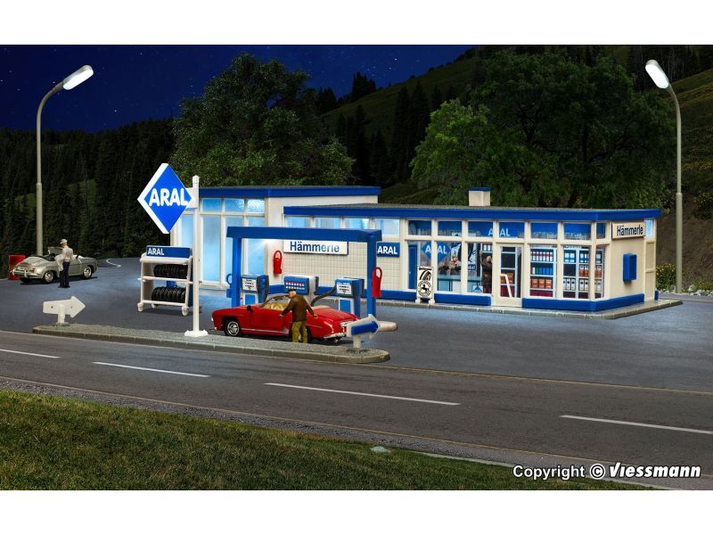 KIBRI 38544 Station-service ARAL historique avec LED