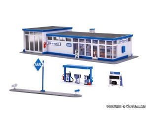 KIBRI 38544 Historische ARAL Tankstelle inkl. LED - Detailansicht 2