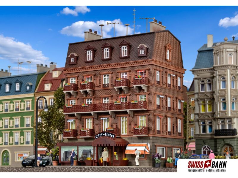 VOLLMER 43782 City-Hotel Funktionsbausatz, mit LED, H0 VOLLMER 43782 City-Hotel Funktionsbausatz, mit LED, H0