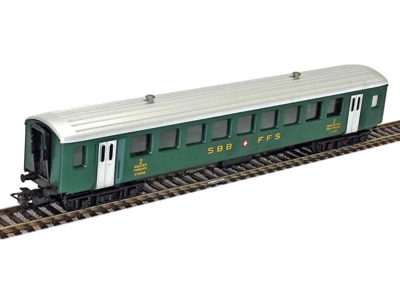 HAG 400 SBB Personenwagen 2.KL. AC mit Innenbeleuchtung HAG 400 SBB Personenwagen 2.KL. AC mit Innenbeleuchtung