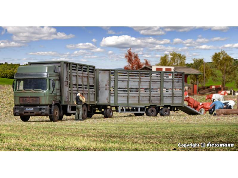 KIBRI 12248 Viehtransporter, Anhänger und 12 Kühen