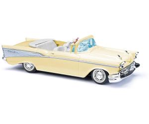 BUSCH 45060 Chevrolet Bel Air '57, Cabrio mit Figuren