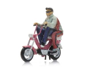 ARTITEC 387.679 Pärchen auf Gilera Moped, H0
