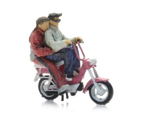 ARTITEC 387.679 Pärchen auf Gilera Moped, H0 - Detailansicht 5