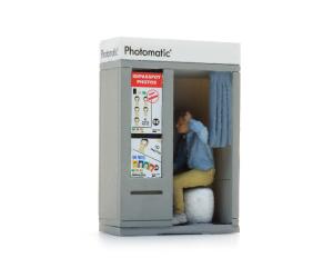 ARTITEC 387.684 Foto- Automat am Bahnhof, H0