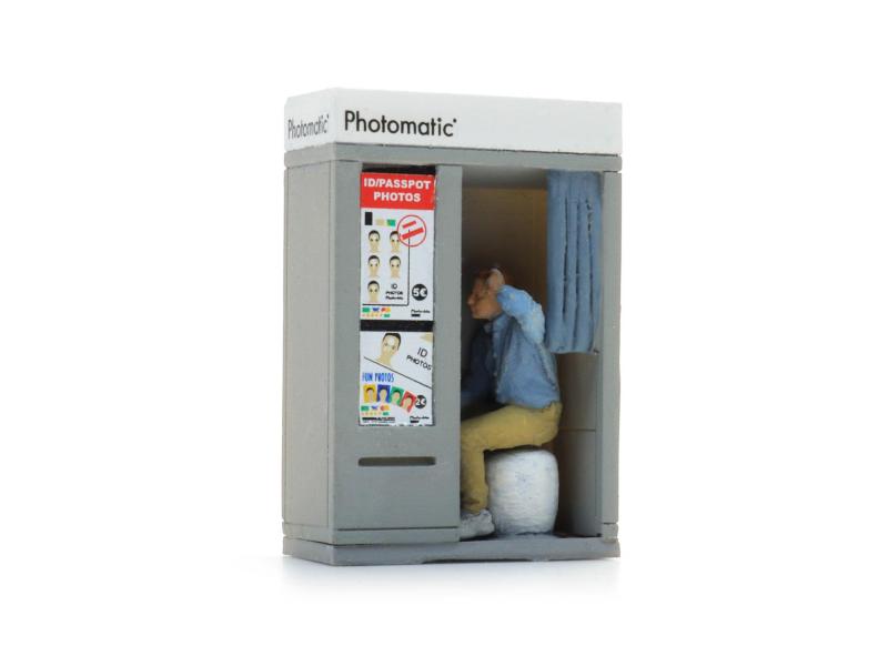 ARTITEC 387.684 Foto- Automat am Bahnhof, H0