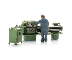 ARTITEC 387.660 BBC Drehbank mit Arbeiter, H0 - Detailansicht 2