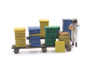 ARTITEC 387.477  Bienenstöcke mit Imker, H0