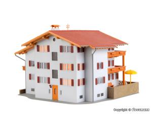 KIBRI 38077 Alpenhof avec éclairage intérieur à étages (modèle réduit de chemin de fer)