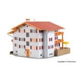 KIBRI 38077 Alpenhof avec éclairage intérieur à étages (modèle réduit de chemin de fer)