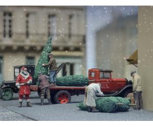 ARTITEC 5870165 Weihnachtsmann mit Christbaumträgern