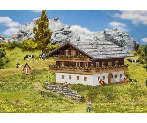 FALLER 130554 Ländlicher Alpenhof H0 - Ansicht 1