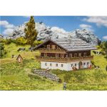 FALLER 130554 Ländlicher Alpenhof H0 - Ansicht 1